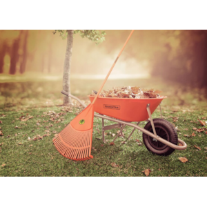 Vassoura Tramontina para Jardim em Polipropileno com 26 Dentes e Cabo de Madeira 120cm Laranja