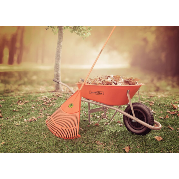 Vassoura Tramontina para Jardim em Polipropileno com 26 Dentes e Cabo de Madeira 120cm Laranja-b4ebe093-ede5-4cfe-96b0-f64d0b05f34c